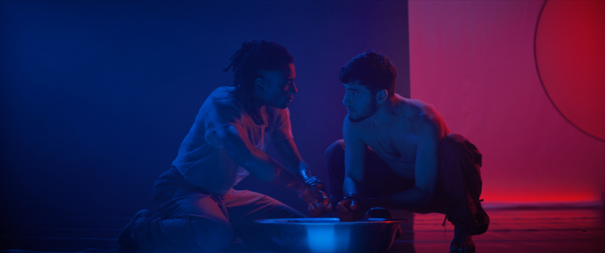 Gabriel Faryas e Henrique Barreira interpretam atores rivais no filme/Vulcana Cinema/Divulgação