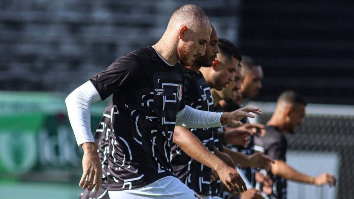 Ianson, zagueiro do Santa Cruz/Evelyn Victoria/SCFC