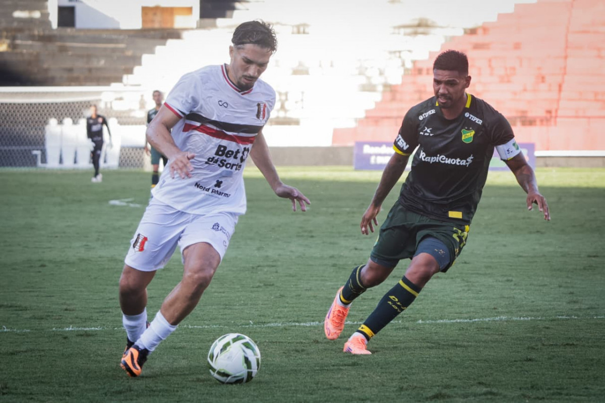 Andrey, volante do Santa Cruz/Sandy James/DP Foto