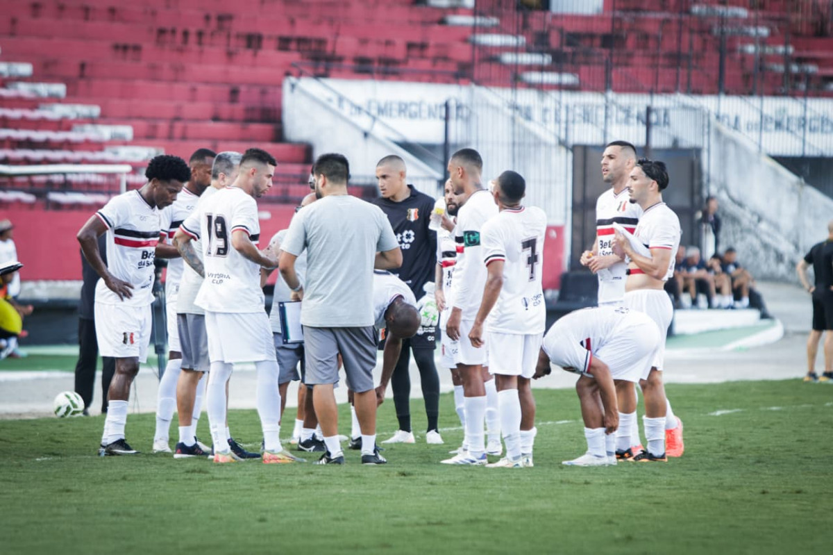 Jogadores do Santa Cruz/Sandy James/DP Foto