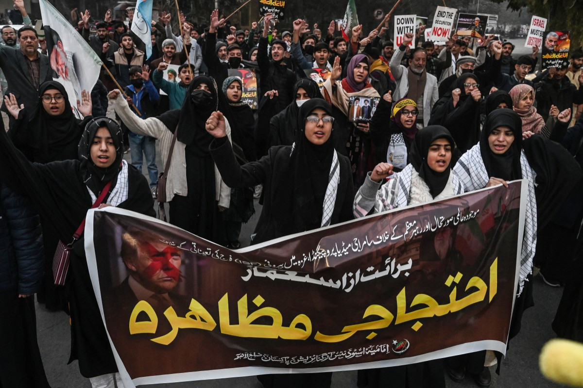  Shiite Muslims shout slogans during an anti-US protest in solidarity with Iran in Lahore on January 11, 2026. President Donald Trump said on January 10 that the United States is 