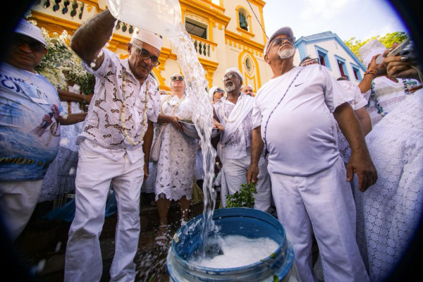 Evento atrai fiéis e turistas