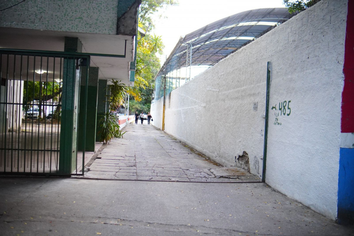 Entrada do Edifício Vila dos Santos marca primeira aparição de Dona Tânia no filme (Foto: Francisco Silva)