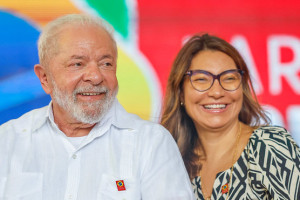 Presidente Luiz In&aacute;cio Lula da Silva ao lado da primeira dama, Janja Lula da Silva.