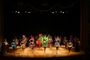 Candidatos se apresentam no Teatro do Parque