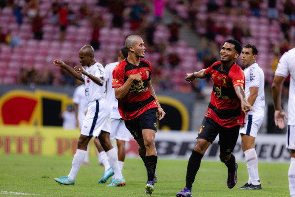 Lip&atilde;o e Micael, atacantes do Sport