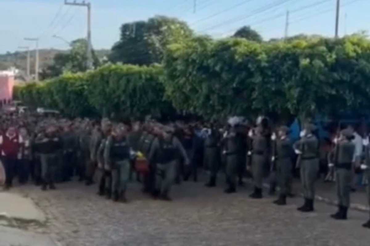 PM morta em acidente no Recife, é sepultada com honrarias militares em Triunfo
/Reprodução/Redes Sociais