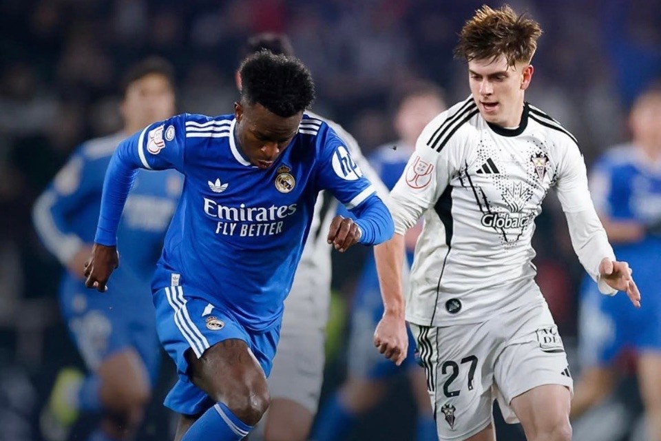 O atacante Vini Jr., do Real Madrid, e o lateral-esquerdo Dani Bernabéu, do Albacete, em duelo pela Copa do Rei/Reprodução/Real Madrid/Redes Sociais