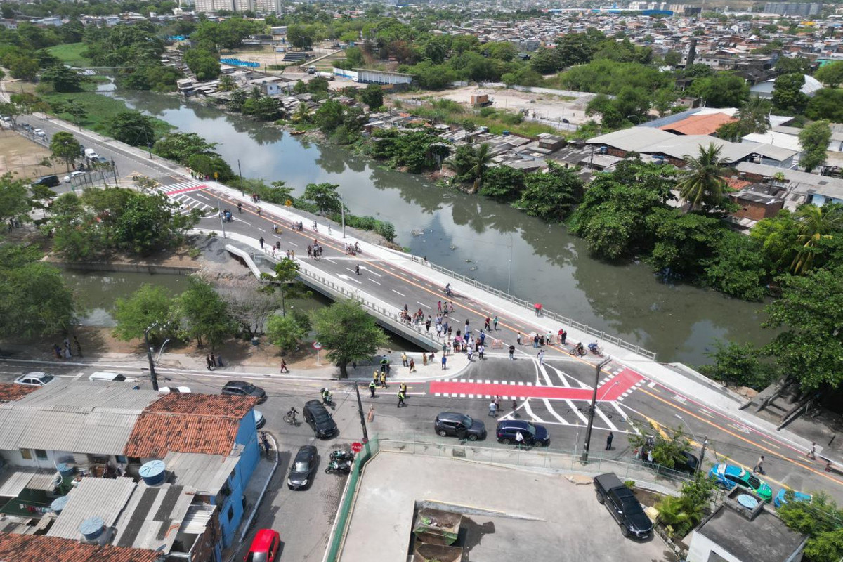 Nova ponte foi inaugurada nesta quuinta (15), no Arruda, na Zona Norte do Recife/Francisco Silva/DP