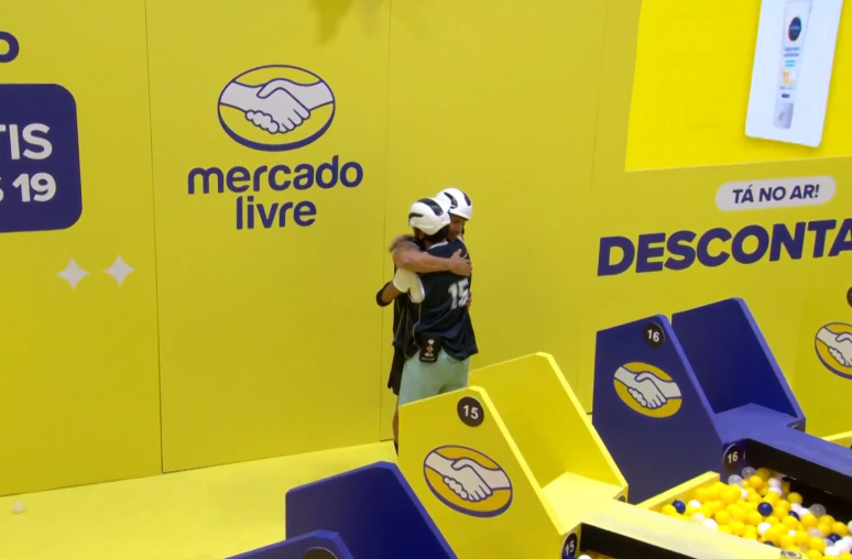 Jonas Sulzbach desistiu da disputa depois de mais de 26 horas de resistência e Alberto Cowboy se tornou o primeiro Líder do BBB 26./Reprodução/TV Globo.