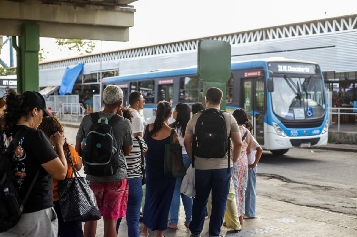 Longas filas de passageiros se formam no Cais Santa Rita/Foto: Crysli Viana/DP Foto