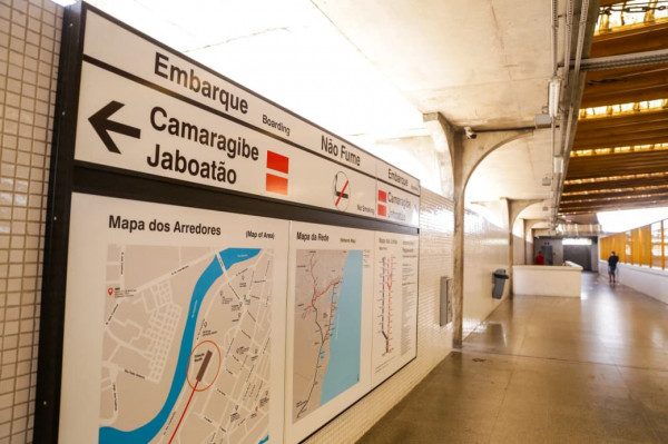 O mapa com os ramais do Metrô do Recife na Estação Central (Foto: Crysli Viana/DP Foto)