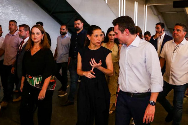A governadora Raquel Lyra e o Ministro das Cidades, Jader FIlho, fizeram vistoria no Metrô do Recife (Foto: Crysli Viana/DP Foto)