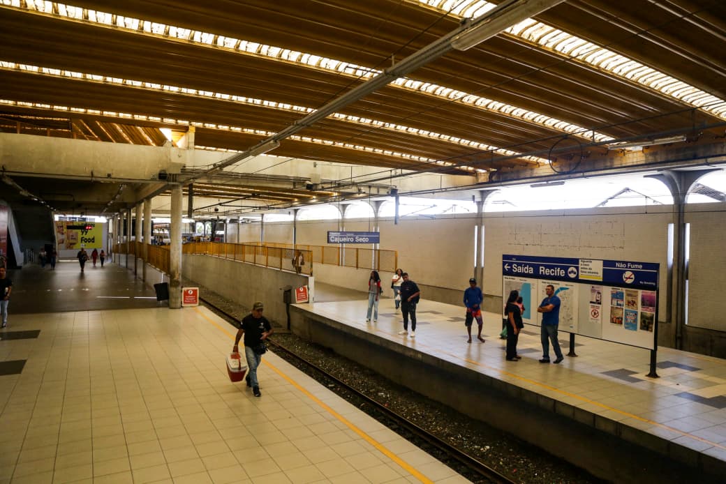Passarela na Estação Central do Metrô do Recife/Foto: Crysli Viana/DP Foto