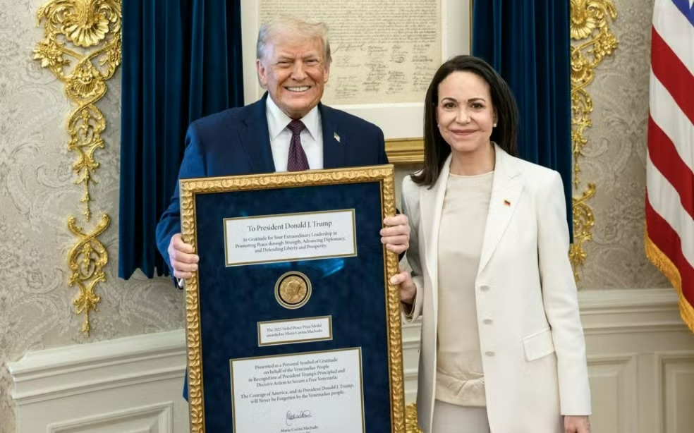 María Corina Machado concedeu seu diploma e sua medalha para Donald Trump/Reprodução/X