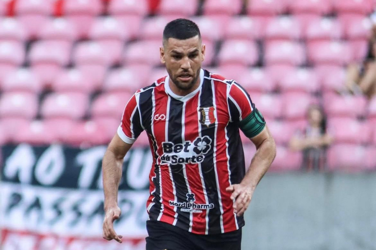 William Alves é o capitão do Santa Cruz/Evelyn Victoria/Santa Cruz