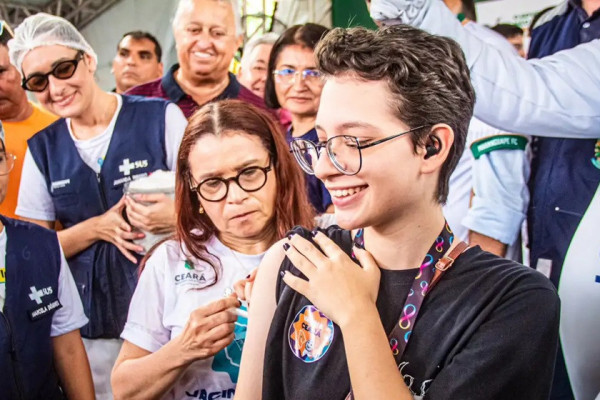 Vacina&ccedil;&atilde;o-piloto com o imunizante de dose &uacute;nica contra a dengue desenvolvido pelo Instituto Butantan