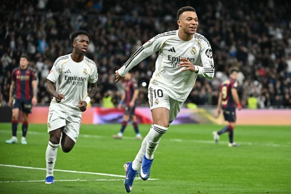 Kylian Mbappé em comemoração de gol pela La Liga/JAVIER SORIANO / AFP