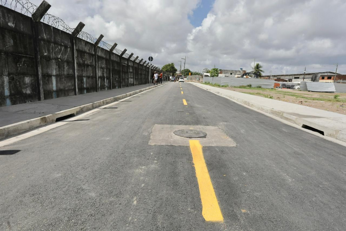 Obra contempla serviços de pavimentação, drenagem, macrodrenagem e urbanismo social/Fotos: Hélia Scheppa/Prefeitura do Recife