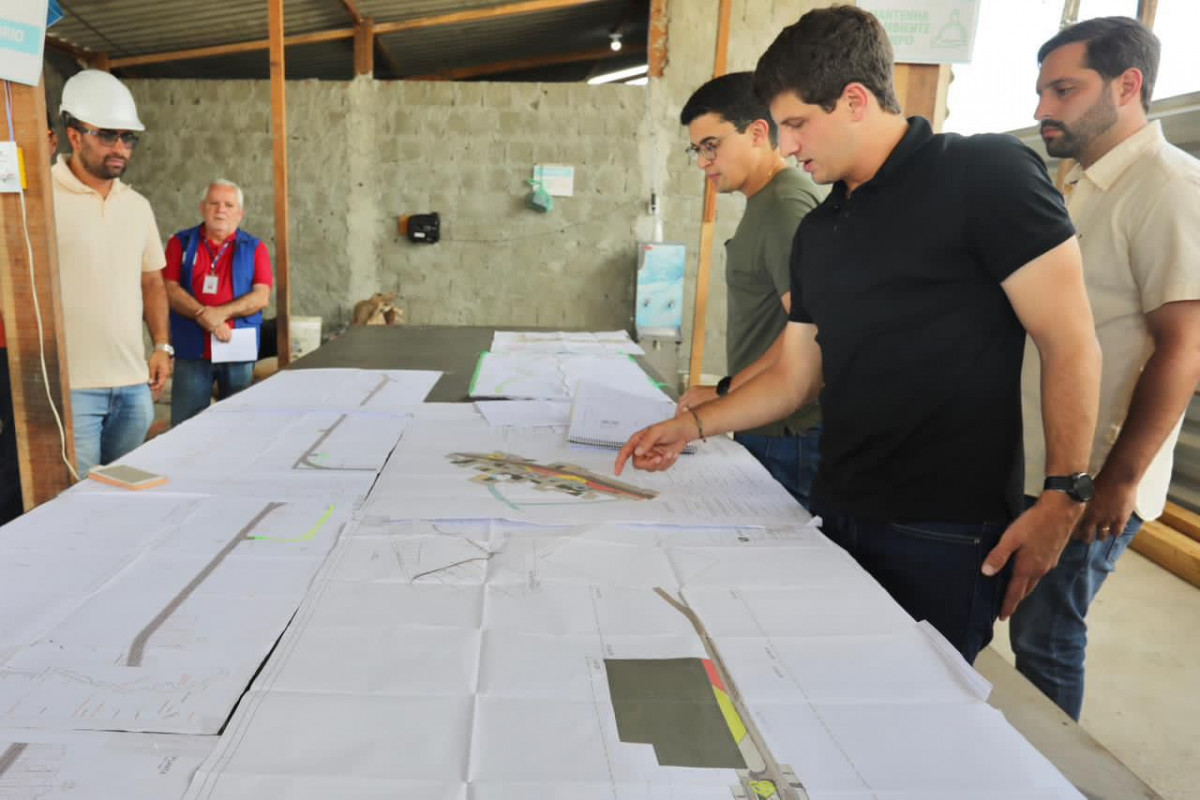Prefeito João Campos e vice Victor Marques estavam na cerimônia de entrega (Fotos: Hélia Scheppa/Prefeitura do Recife)