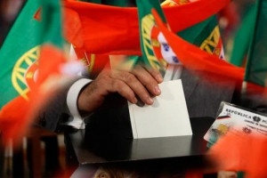 Portugal vai &agrave;s urnas neste domingo em meio a poss&iacute;vel avan&ccedil;o da extrema direita
