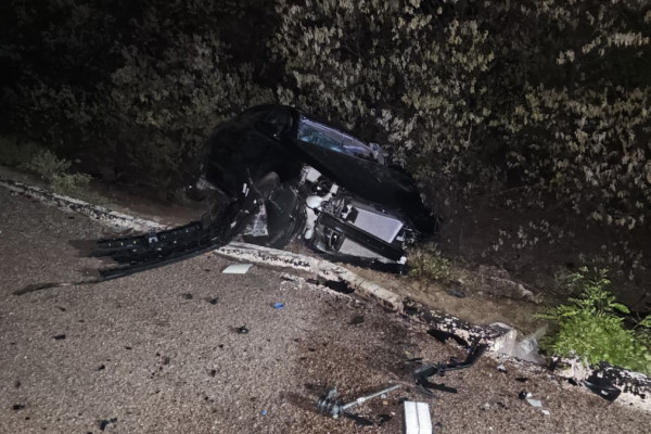 Homem morre após colisão entre carro e caminhão  (Foto: Divulgação PRF-PE)