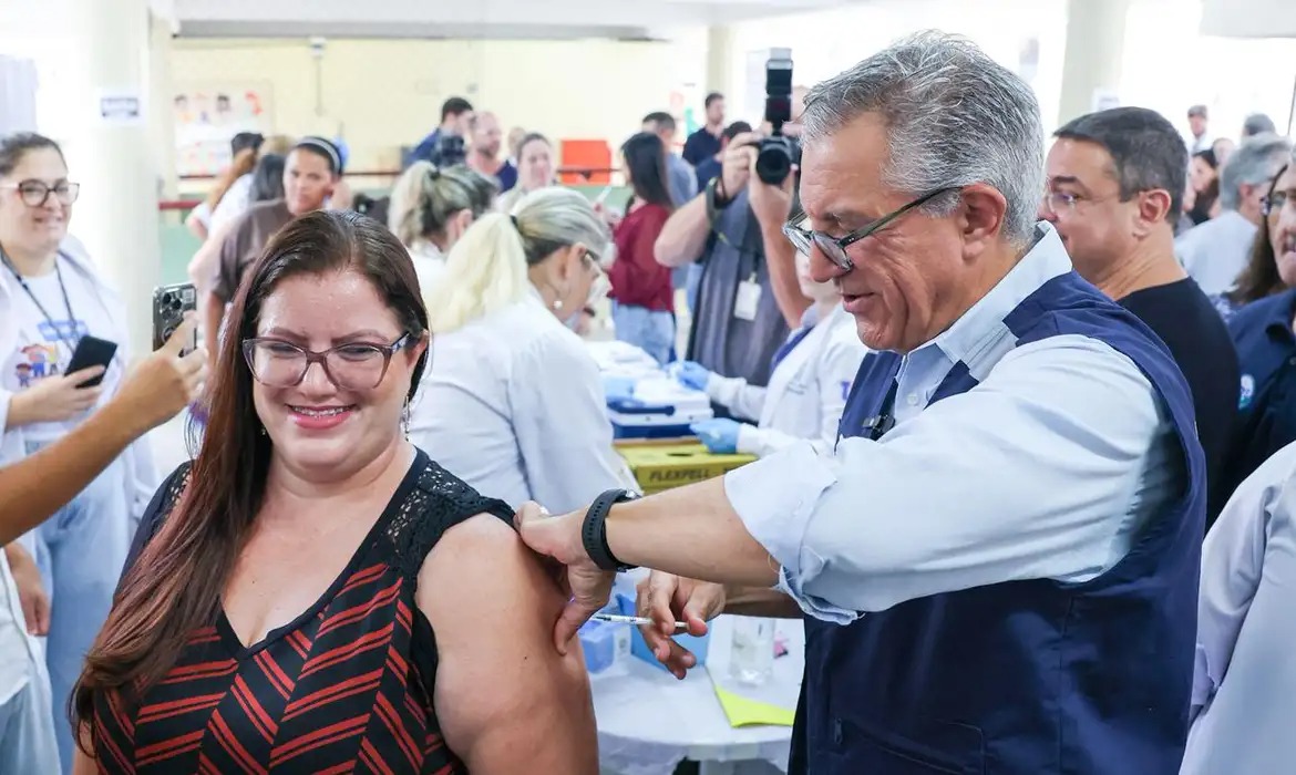 Botucatu inicia vacinação contra dengue com imunizante do Butantan
/Foto: Walterson Rosa/MS