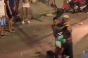 Segundo a Pol&iacute;cia Militar, a v&iacute;tima foi atingida  em um local que fica "perto da &aacute;rea dos blocos"