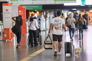 Movimenta&ccedil;&atilde;o em aeroporto