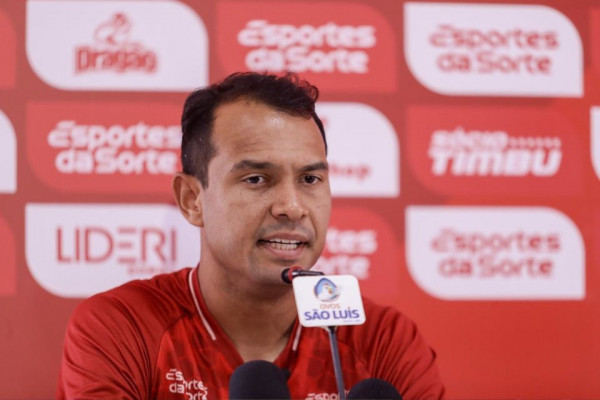 Vin&iacute;cius, atacante e capit&atilde;o do N&aacute;utico