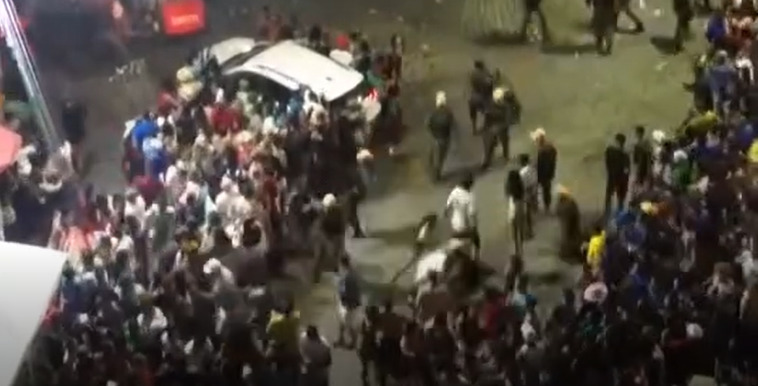 Em Olinda, um folião foi baleado logo após o final do cortejo da troça John Travolta, neste domingo (18)/Reprodução de Vídeo/Redes Sociais