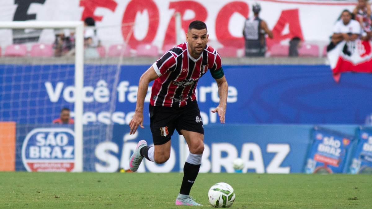 William Alves, zagueiro do Santa Cruz/Paulo Matheus/FPF