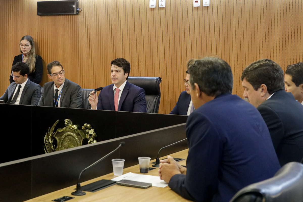 Reunião Extraordinária da Comissão de Finanças (Foto: Giovanni Costa / Alepe)