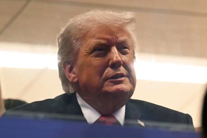 Trump retornou ao poder como o 47º presidente dos EUA com uma agenda nacionalista que, ao longo de doze meses, produziu impactos que ultrapassam as fronteiras do país/ANDREW CABALLERO-REYNOLDS/AFP