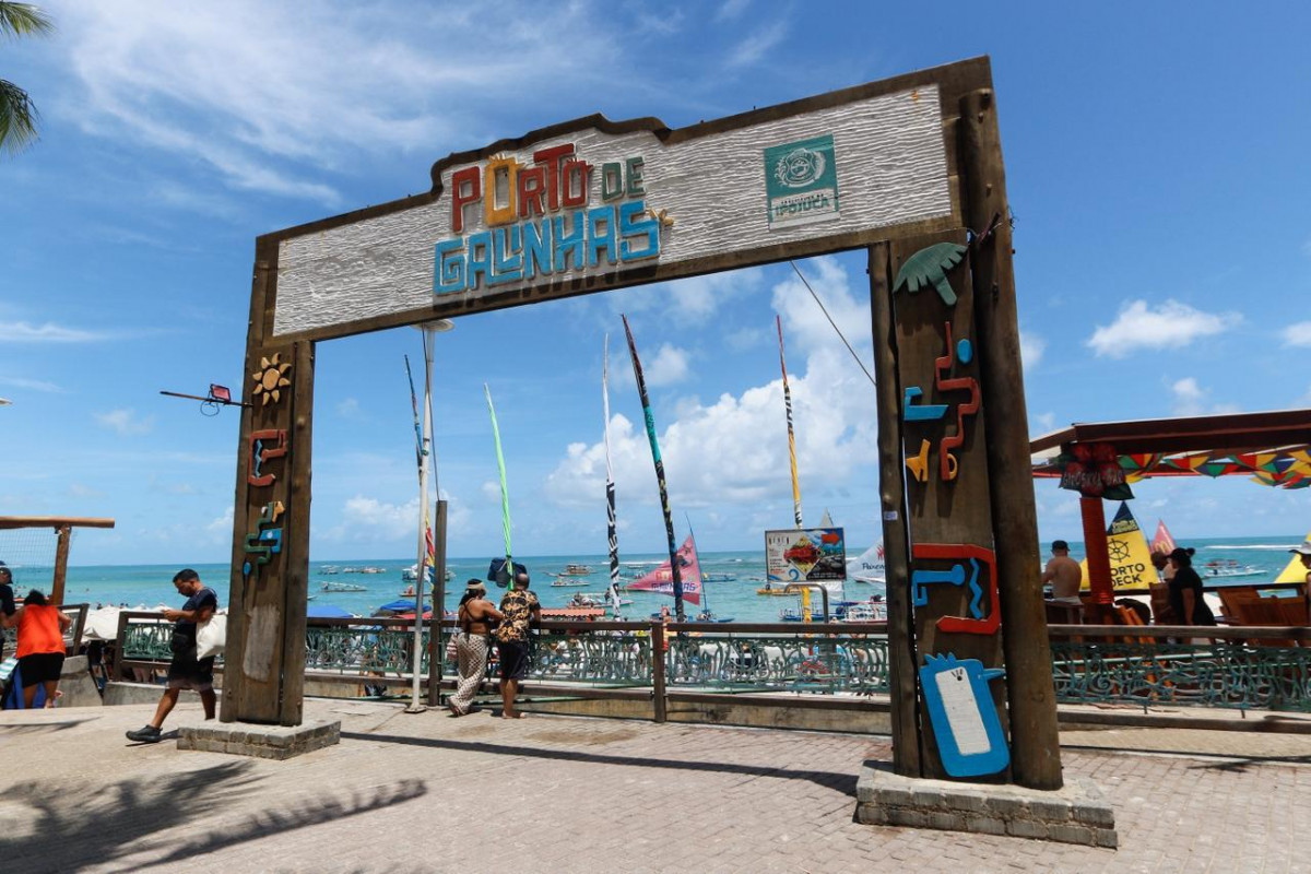 Porto de Galinhas atrai turistas e apaixonados por praias (Foto: Marina Torres/DP Foto)