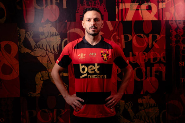 Sport: Fábio Matheus negocia com clube da Série A e Leão anuncia Yago Felipe.
/Foto: Paulo Paiva/Sport