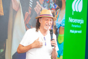 Alceu Valen&ccedil;a durante coletiva de imprensa