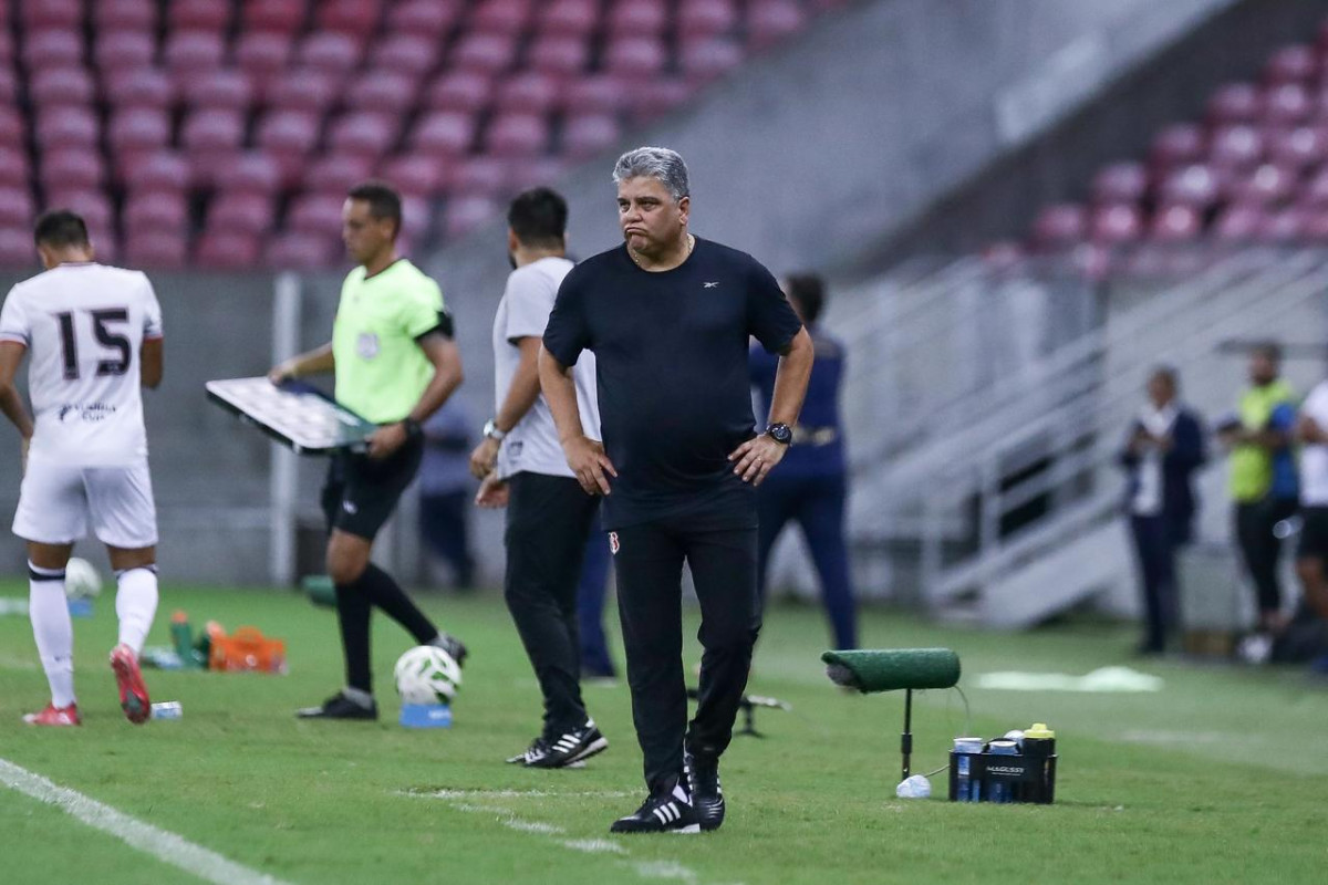 Santa Cruz vive início de 2026 sob vaias e baixa adesão da torcida na Arena de Pernambuco. (Foto: Rafael Vieira/DP Foto)