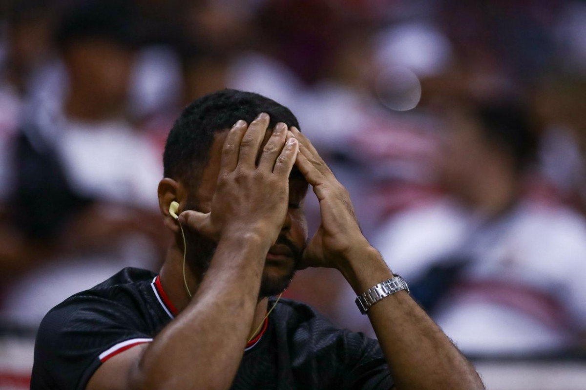 Santa Cruz vive início de 2026 sob vaias e baixa adesão da torcida na Arena de Pernambuco.  (Foto: Rafael Vieira/DP Foto)