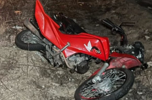 Homem perde esposa e primo ap&oacute;s acidente entre motos no Agreste de Pernambuco
