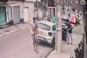 Dupla de assaltantes &eacute; presa ap&oacute;s roubar carro e fazer uma mulher e tr&ecirc;s crian&ccedil;as de ref&eacute;ns na Zona Sul do Recife