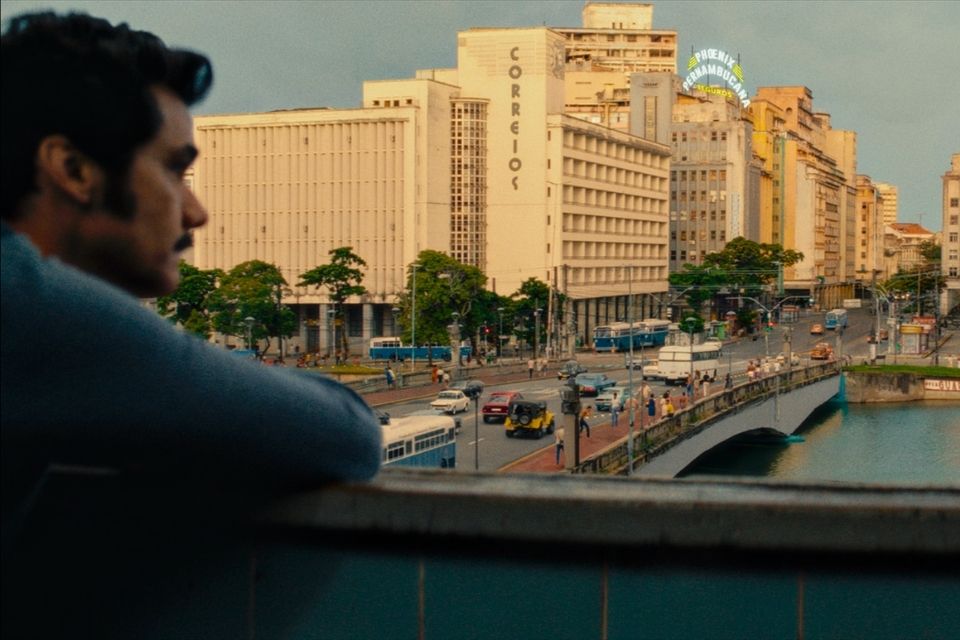 Cena de 'O Agente Secreto'/Cinemascópio