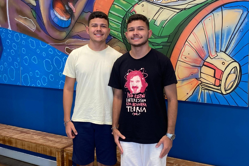 José Gustavo e Pedro Arthur Carvalho Cordeiro, naturais de Exu, no Sertão do Araripe/Foto: Cortesia