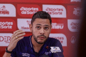 Guilherme dos Anjos, t&eacute;cnico do N&aacute;utico