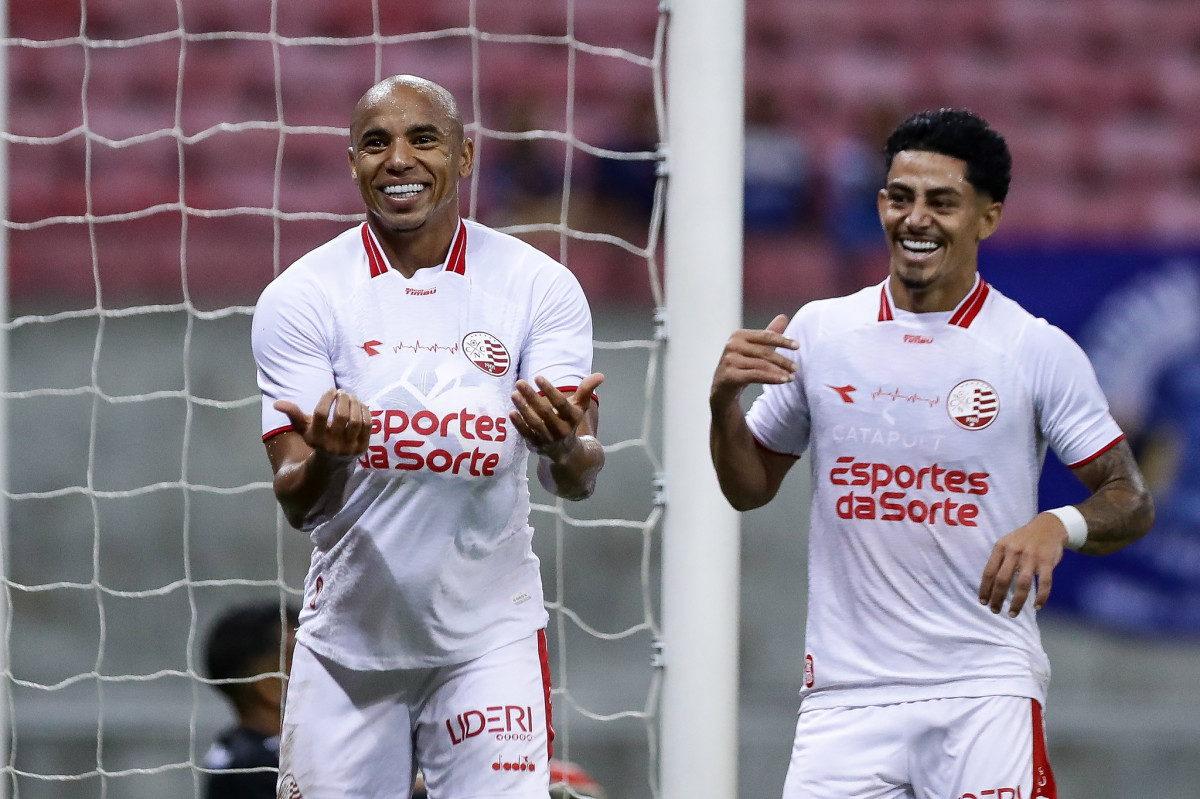 Reginaldo e Dodô, lateral e meia do Náutico, respectivamente / Rafael Vieira/CNC