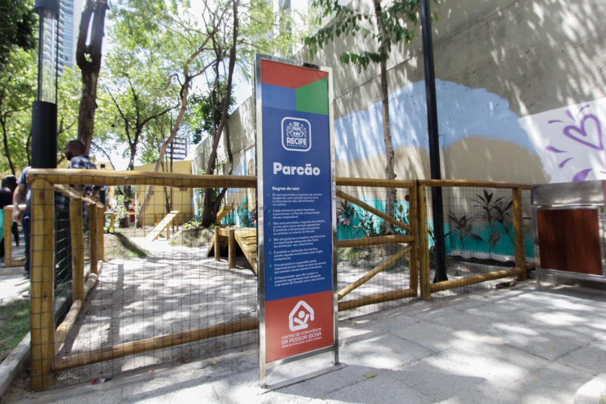 Novo espaço de convivência da terceira idade do Recife ressignifica uma história marcada por violência contra idosos (Foto: Marina Torrres/DP Foto)