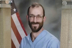 Homem morto por agentes de imigra&ccedil;&atilde;o em Minneapolis era americano e trabalhava como enfermeiro. 