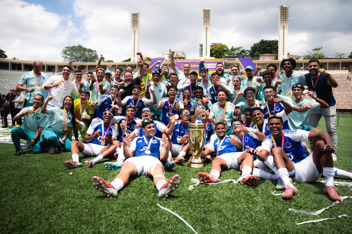Delegação do Cruzeiro, time campeão da Copinha 2026/Marco Galvão / Cruzeiro