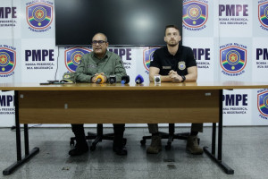 Diretor adjunto de opera&ccedil;&otilde;es da PMPE, coronel H&eacute;lio Ribeiro, e o delegado de Repress&atilde;o &agrave; Intoler&acirc;ncia Esportiva, Raul Carvalho