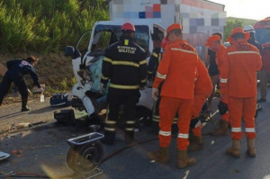 Motorista de caminhonete fica preso &agrave;s ferragens em acidente e &eacute; resgatado de helic&oacute;ptero na Mata Sul